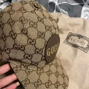 Brand new Authentic Gucci hat! comes with receipt and box Unboxing Things: Gucci main image 3